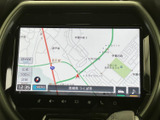 高精細な画面で、ナビゲーションやオーディオを操作できます。運転に必要な情報を、見やすく表示します。