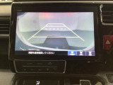 バックでの車庫入れも安心です! リアカメラが付いているバックモニター付のナビを装備しております。操作線もついており距離感も画面から確認できます。