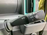 操作しやすいウインカーレバーで、安全な車線変更をサポートします。直感的に操作できるので、運転に集中できます。