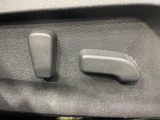 【パワーシート】スイッチ一つで簡単にシートの微調整が可能!電動だから力もいりません!快適なシートポジションにセットして、快適なドライブをお楽しみください。