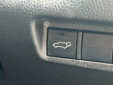 【パワーバックドア】荷物を抱えた状態でもスイッチ操作によるリアゲートの開閉が可能です☆お買い物時やアウトドアの際に役立ちますね♪
