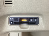 ハンドルの左下にETCがついています。高速道路の料金所の通過も楽々です。 カードの取り出しもしやすい場所についています。