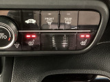 運転席と助手席にはシートヒーターが付いています☆寒い時期に腰周りを温めてくれるので体全体が温まりやすいのは勿論、暖房と違い顔に風が当たらないので、乾燥肌やドライアイの方でも大丈夫☆