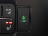 エンジン、エアコンなどを制御し低燃費な『ECONモード』に、また走りを楽しみたいとき、空調など快適性を重視したいときにはスイッチOFFで通常モードに切り替えができます!
