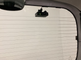 後方にもドライブレコーダーのカメラが付いています。前後両方でお車の周りを監視・記録いたします。