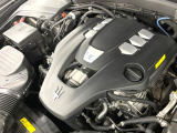 マセラティの100年の歴史が詰まった、3リッターV6ツインターボエンジン 350馬力(カタログ値)。是非店頭でその走りやエギゾーストを、肌で、耳でご体感ください。