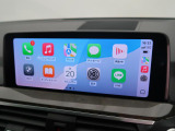 【アップルカープレイ】iPhoneがBMW車両とワイヤレスで接続されます。Apple CarPlayでは、オーディオストリーミングやメッセージングアプリがディスプレイに表示されます。