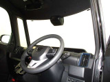 見通しのよいすっきりとした視界で、誰でも運転しやすいです。運転のしやすさは疲れにくさにも繋がりますよ♪