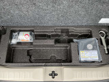荷室下には工具類が入っています。