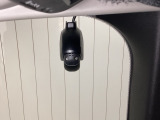 後方にもドライブレコーダーのカメラが付いています。前後両方でお車の周りを監視・記録いたします。