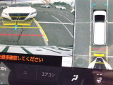 パノラミックビューモニター&バックモニター♪車両の前後左右に搭載した4つのカメラの映像を合成し、車を真上から見ているような映像を表示♪