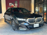 BMWのダイナミック且つエモーショナルなスタイルを印象付けるキャラクターライン(プレスライン)眺めているだけで溜め息の出る美しさです☆