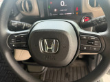 【ステアリングスイッチ】が付いており運転中に前方から目線をそらすことなくオーディオ等の操作が可能なので安心・快適にカーライフをお楽しみいただけます。