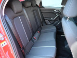 高度な訓練、教育を受けたAudi専門のテクニシャンが、100項目にもおよぶ精密な点検を実施。すべてをクリアしたAudi車だけが、あなたのお手元に届けられます。