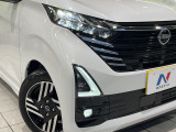 【LEDヘッドライト】悪天候や夜間走行時も良好な視界を確保し安心して運転できる高輝度LEDヘッドライトを装備!点灯速度が早く、消費電力も抑えられています。
