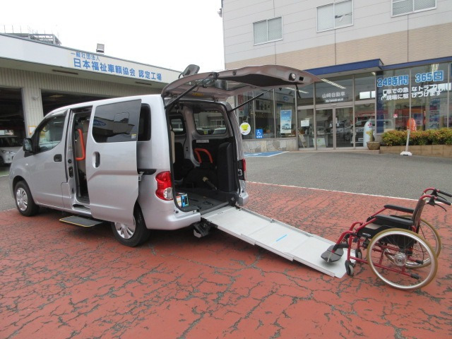 NV200バネットバン 1.6 チェアキャブ 車いす2名仕様 