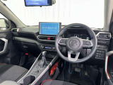 運転席まわりです。 各操作スイッチは使いやすい位置に配置されてます。