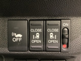 リアドアは乗り降りに便利な両側電動スライドドアです。また運転席に座っていながらスイッチ操作で自在にスライドドアを開け閉めできます。