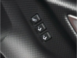運転席のシートポジションメモリー機能は、登録済みの運転者と交代しても、シートポジションの変更の手間がかかりません。