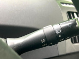 【オートライト】周りの明るさに応じて自動でヘッドライトの点灯・消灯ができる機能です!ライトの付け忘れ・消し忘れなどが無くなり、雨の日や夕方の走行も安心!トンネル通過時も便利ですね♪