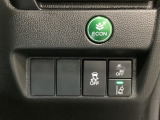 Hondaセンシング用の、VSA(ABS+TCS+横滑り抑制)解除と路外逸脱抑制機能のオンオフスイッチなどはハンドルの右側に装備しています。燃費に役立つECONボタンもここです。