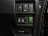 ETC付。パーキングセンサーや横滑りを防ぐVSA等のスイッチ類は運転席の右側、手の届きやすい位置にあります。