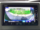 バックモニター付きで、車庫入れやバック時の後方確認をしっかりサポート。モニターに映し出される映像で死角も確認しやすく、狭い場所での駐車や後退時の操作をより安心して行えます。
