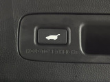 【パワーバックドア】スマートキーや運転席のボタンを押すだけでリアゲートが自動で開閉します!荷物を持っている時や、高い位置にあるバックドアを閉める際に便利な機能です♪