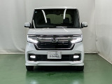 LEDヘッドライトを装備しています。LEDヘッドライトはとても明るく、雨の日や夜間走行も安全・安心です。オートライトコントロール付きで周囲の明るさに応じて自動で点灯・消灯します