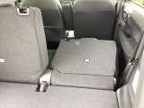 リアシートは簡単に倒すことができるので、ラゲッジルームも広がります。