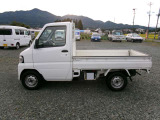 4WD、5速MT、エアコン、パワステ、切替4WD、ハイ、ロー切替付き!ご来店の際は、在庫確認の上お越しくださいますようお願いします。