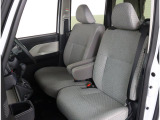 長時間の運転も疲れにくいフロントシート!体をしっかり支えてくれて運転がしやすい形状です!