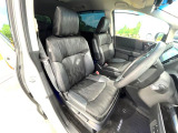 運転席シート廻りは使用感も少なく、良好な状態となっています。丁寧に使われていたことがよくわかりますね。