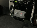 【オートブレーキホールド・電子パーキング】ホールド機能がONになっている状態でクルマが停止すると自動でブレーキが作動!知らずうちにブレーキが緩んでしまった時、運転で足が疲れた時などに役立ちます♪