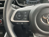 ステアリングスイッチ付きで運転中、前方から目線をそらすことなく、オーディオ等の操作が可能です!