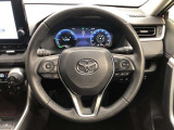 ハンドルは、車を運転する上で、ずっと握っている重要なパーツです。手にフィットする物が、いいですよね♪