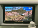 停車中には、地上デジタル放送をお楽しみいただけます。長距離移動の休憩時間に役立ちます。快適な空間を演出します。