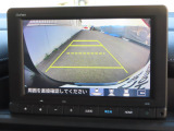 リアワイドカメラシステム!従来の視野に加えて、後方側方を約180&deg;まで見えるワイドビューと、後方を真上から見たような視野で駐車時などに便利なトップダウンビューの3つの視野があります!