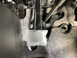 パーキングブレーキはフット式なので運転席と助手席の間はすっきり、移動も楽々です。さっと手が届く位置にATセレクトレバーやエアコンスイッチなどがあり操作性に優れています