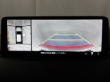 狭い場所での駐車やすれ違いなどでより的確な運転操作に役立つ360&deg;ビューモニターが装備されています。