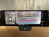 狭い場所での駐車やすれ違いなどでより的確な運転操作に役立つ360&deg;ビューモニターが装備されています。