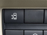 【片側電動スライドドアスイッチ】スマートキーや運転席のスイッチでスライドドアの開閉が可能♪電動なので力を入れてドアを開ける必要が無く小さいお子様でも、重い荷物を持っている時でもラクに開け閉めできます