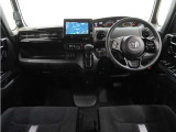 ◆インテリアパネル◆視界広々で非常に運転しやすくロングドライブでも疲れを感じさせないすっきりとまとまったインパネ周りです。