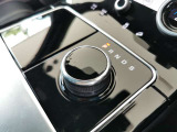 ドライブセレクター・ロータリーシフター「イグニッションONにするとセレクターが浮かび上がってきます。」ロータリーギアで一味違うシフトチェンジをお楽しみ下さい。