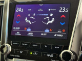 左右独立温度コントロールフルオートエアコンです。運転席、助手席それぞれで独立して温度設定ができます。冷え性の方が乗っても安心ですね♪