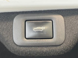 【パワートランクリッド】スマートキーや運転席のボタンを押すだけでリアゲートが自動で閉まります!荷物を持っている時や、高い位置にあるバックドアを閉める際に便利な機能です♪