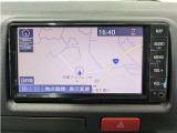 純正ナビを装備。タッチパネル式で使いやすく、お出かけもラクラクです。
