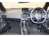操作性に優れた運転席となります!小物入れや各ボタンの配置にこだわり、使いやすいです!座り心地もよく視認性も良好なのでロングドライブもお任せ下さい!