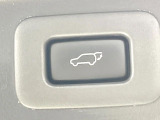 【パワーバックドア】スマートキーや運転席のボタンを押すだけでリアゲートが自動で開閉します!荷物を持っている時や、高い位置にあるバックドアを閉める際に便利な機能です♪