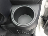 【カップホルダー】エアコン吹き出し口下部に設置されていますので使いやすさバッチリ!運転席から手の届くちょうどの位置です!